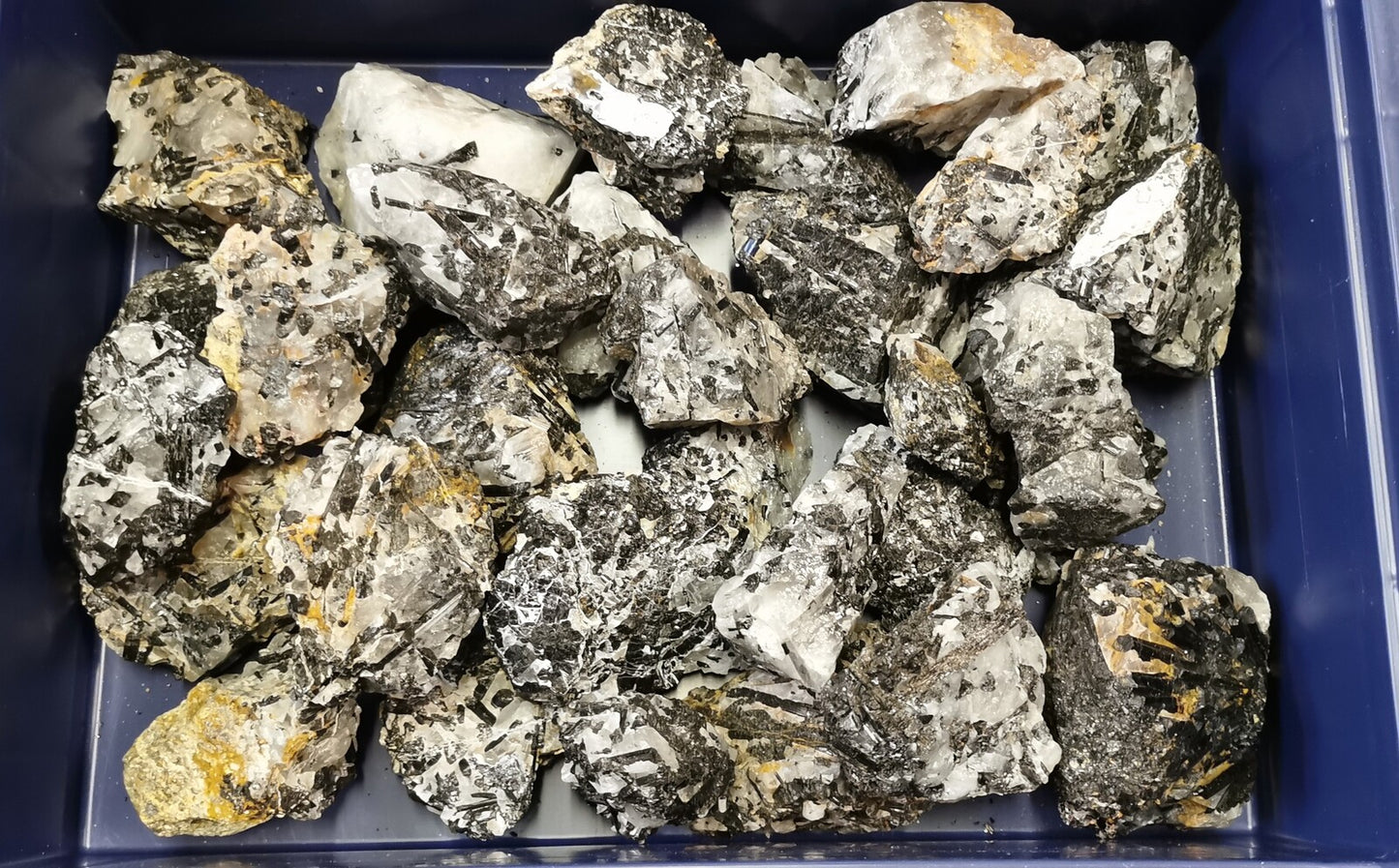 Pierres Brutes - Tourmaline Noire & Quartz