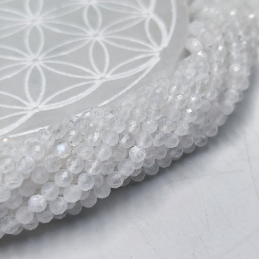 Rang facetté - Pierre de lune blanche (4 mm)