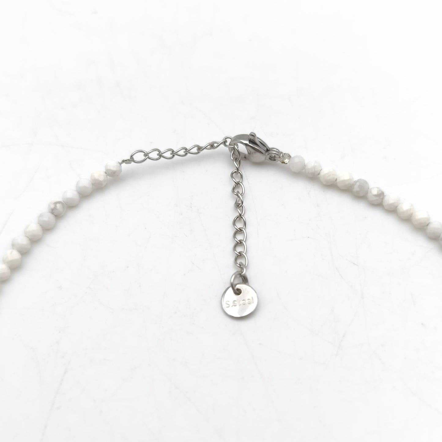 Collier perles facettées - Howlite (3 mm)