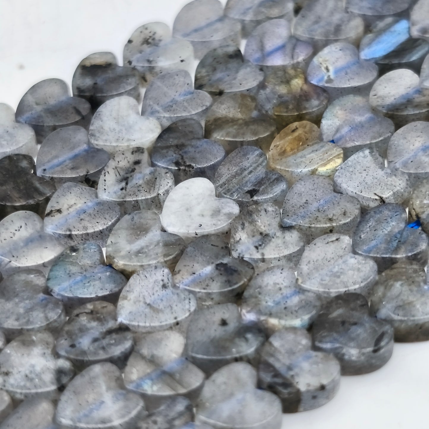 Rang de perles cœur - Labradorite naturelle (6 mm)