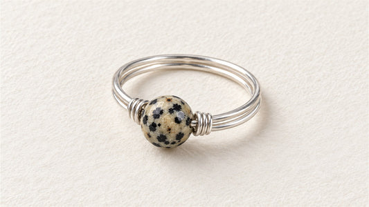 Bague double anneau en fil argenté : jaspe dalmatien