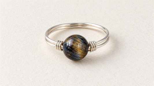 Bague double anneau en fil argenté : œil de faucon