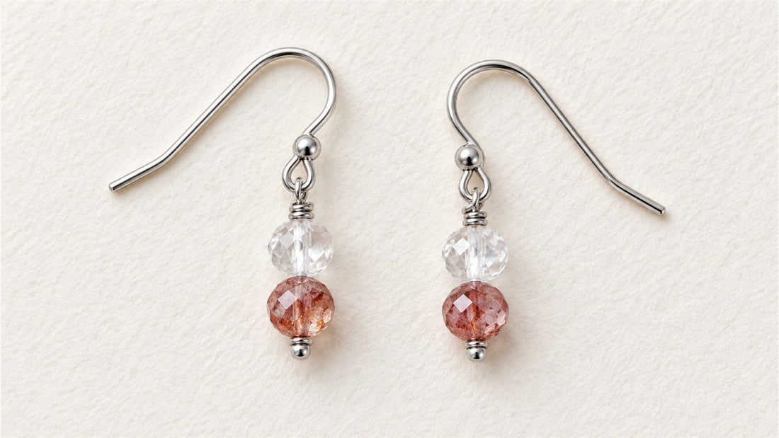 Boucles d’oreilles duos verticaux : quartz hématoïde facetté et cristal de roche facetté