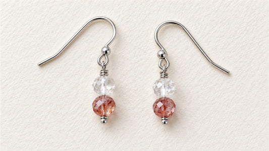 Boucles d’oreilles duos verticaux : quartz hématoïde facetté et cristal de roche facetté