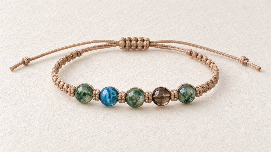 Bracelet macramé à cinq perles : agate mousse, apatite bleue et quartz fumé