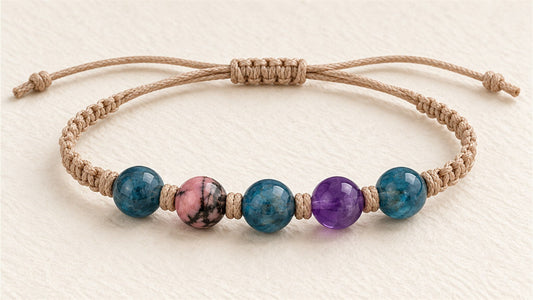 Bracelet macramé à cinq perles : apatite bleue, rhodonite et améthyste