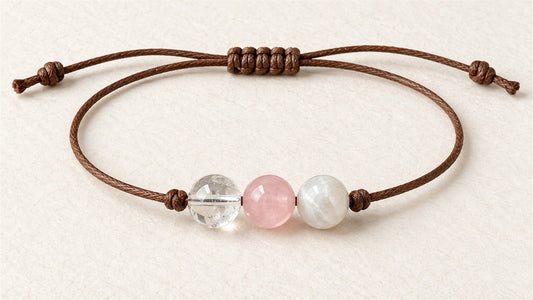 Bracelet trio sur cordon réglable : cristal de roche, quartz rose et pierre de lune opaque