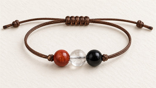 Bracelet trio sur cordon réglable : jaspe rouge, cristal de roche et onyx