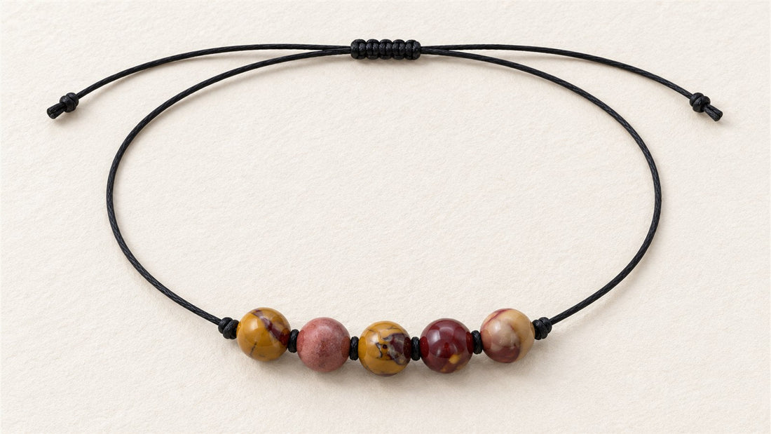 Collier cinq perles sur cordon court : jaspe mookaïte