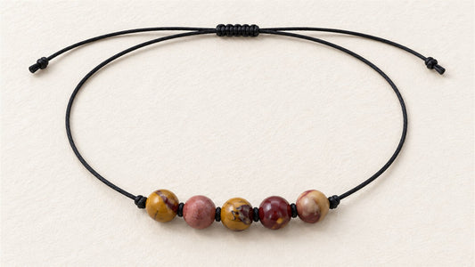 Collier cinq perles sur cordon court : jaspe mookaïte