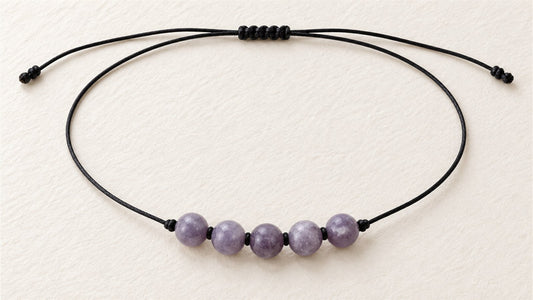 Collier cinq perles sur cordon court : lépidolite
