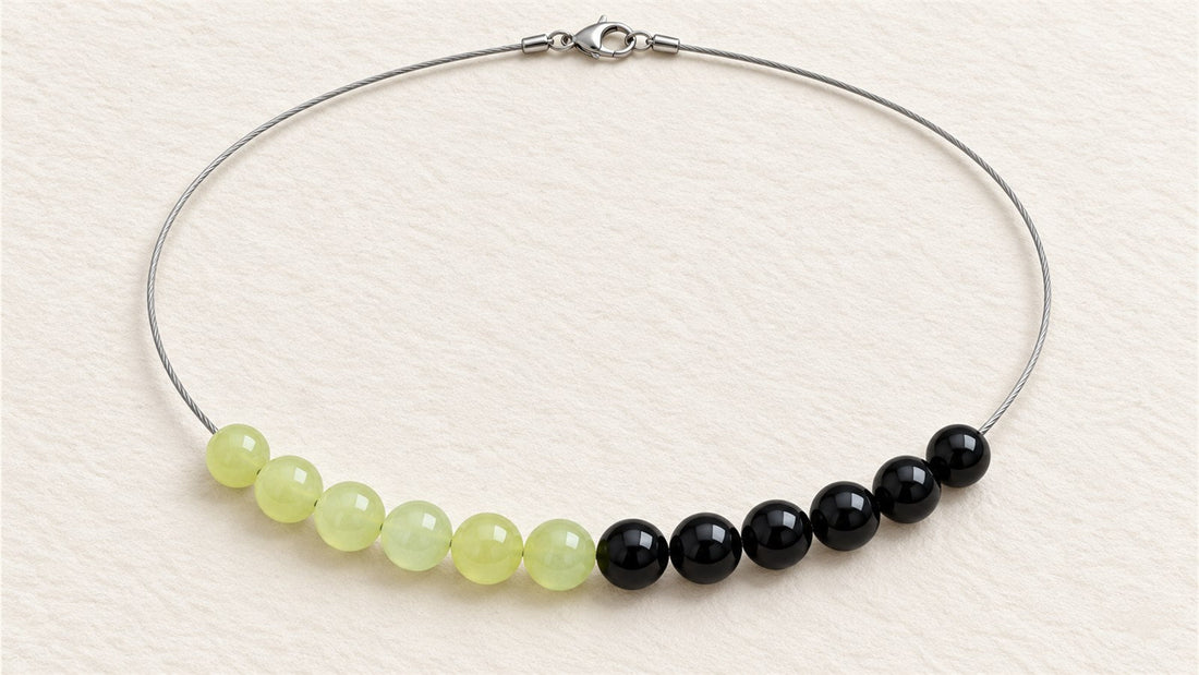 Collier douze perles sur câble : jade de chine et onyx