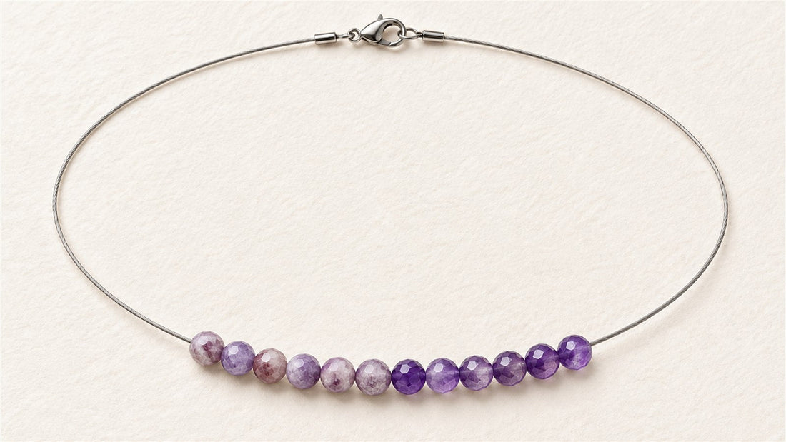 Collier douze perles sur câble : lépidolite facettée et améthyste facettée