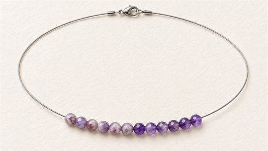 Collier douze perles sur câble : lépidolite facettée et améthyste facettée
