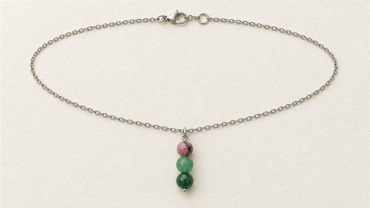 Collier pendentif sur chaîne fine : jade de birmanie, aventurine verte et rhodonite