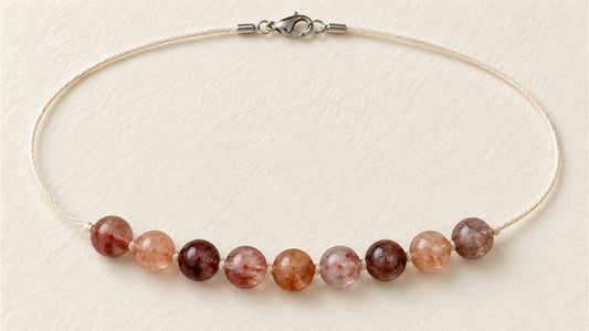 Collier soie nouée et ligne centrale : quartz hématoïde