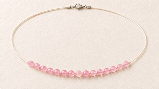 Collier soie nouée et ligne centrale : quartz rose facetté