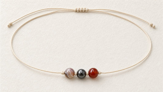 Collier trio sur cordon long : agate du botswana, hématite et cornaline