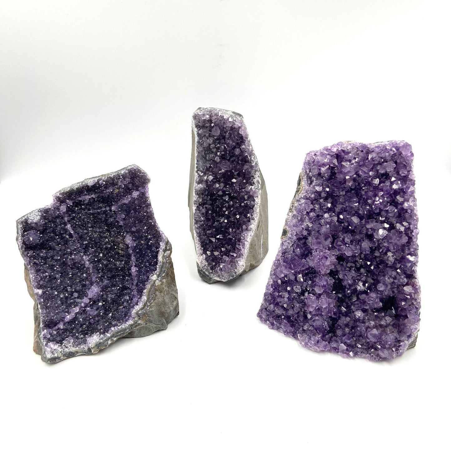Lot de 3 Améthystes Brutes - Base Sciée n°2 - 3,740 kg