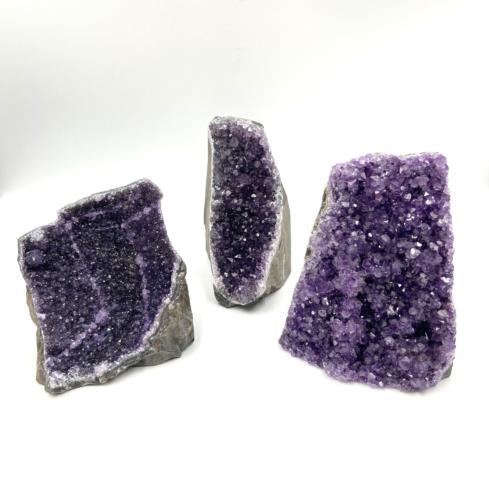 Lot de 3 Améthystes Brutes - Base Sciée n°2 - 3,740 kg