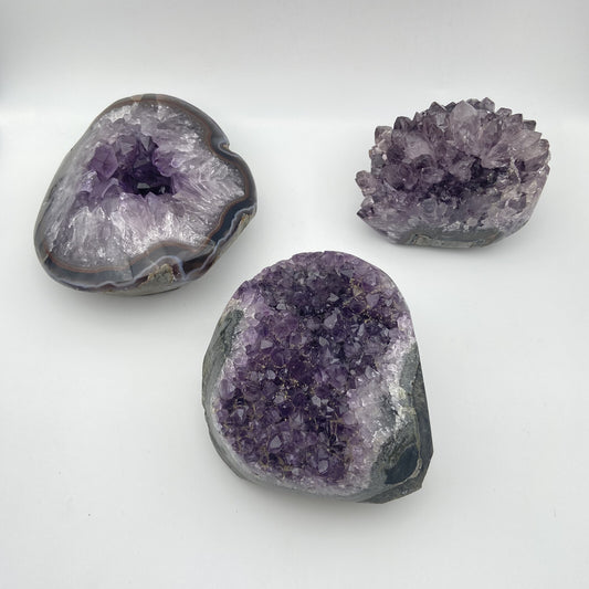 Lot de 3 Améthystes Brutes - Bords Polis n°1 - 3,350 kg