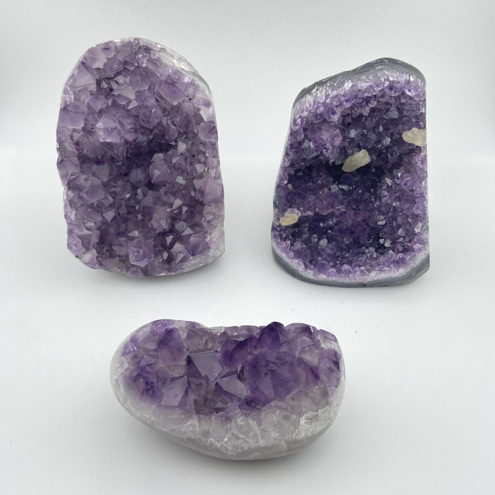 Lot de 3 Améthystes Brutes - Bords Polis n°3 - 3,480 kg