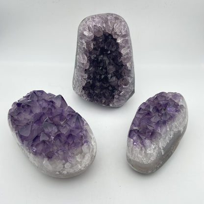 Lot de 3 Améthystes Brutes - Bords Polis n°4 - 2,840 kg