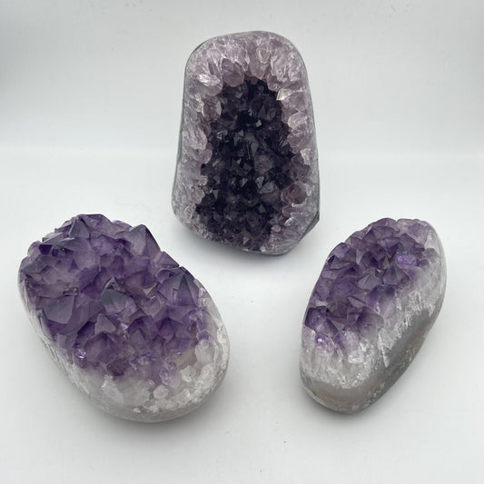 Lot de 3 Améthystes Brutes - Bords Polis n°4 - 2,840 kg