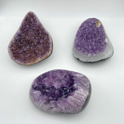 Lot de 3 Améthystes Brutes - Bords Polis n°5 - 2,970 kg