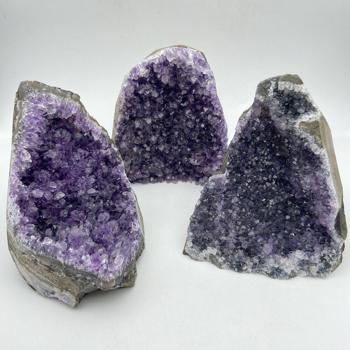 Lot de 3 Améthystes Brutes - Base Sciée n°6 - 3,550 kg