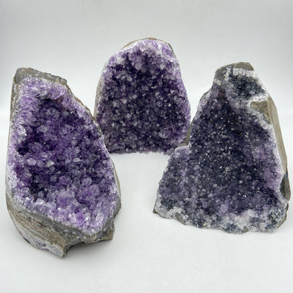 Lot de 3 Améthystes Brutes - Base Sciée n°6 - 3,550 kg