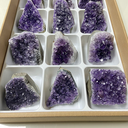 Lot de 12 Améthystes Brutes - Base Sciée n°2 - 4,600 kg