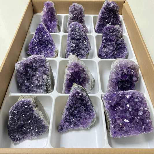 Lot de 12 Améthystes Brutes - Base Sciée n°2 - 4,600 kg