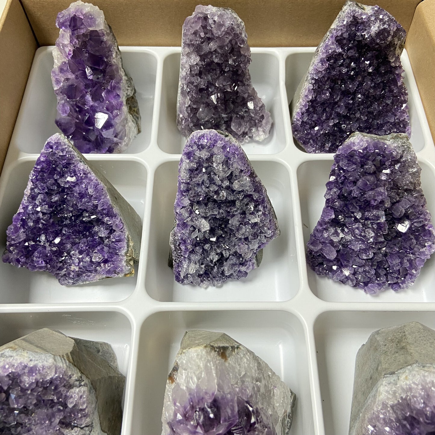 Lot de 12 Améthystes Brutes - Base Sciée n°2 - 4,600 kg