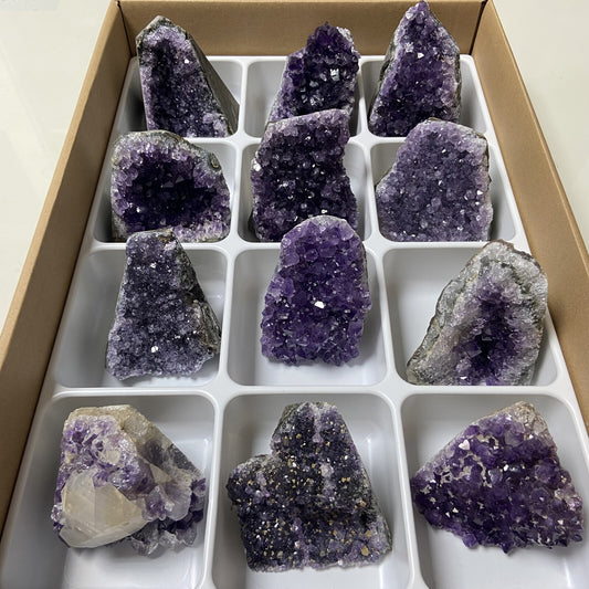 Lot de 12 Améthystes Brutes - Base Sciée n°6 - 4,650 kg