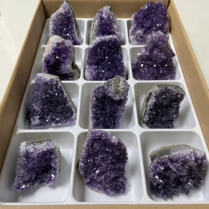 Lot de 12 Améthystes Brutes - Base Sciée n°7 - 4,980 kg