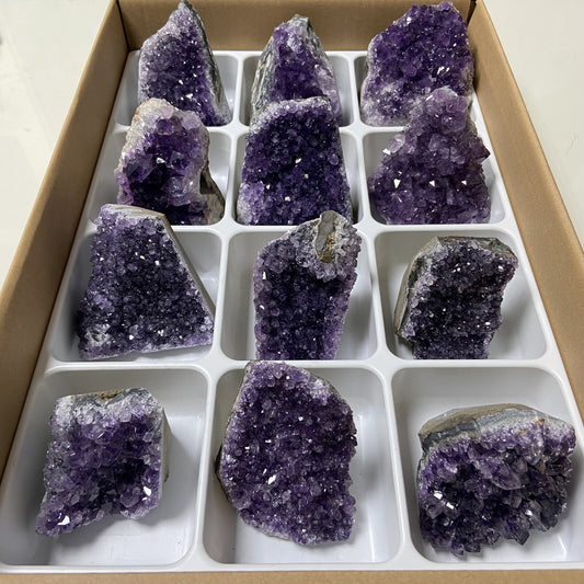 Lot de 12 Améthystes Brutes - Base Sciée n°7 - 4,980 kg