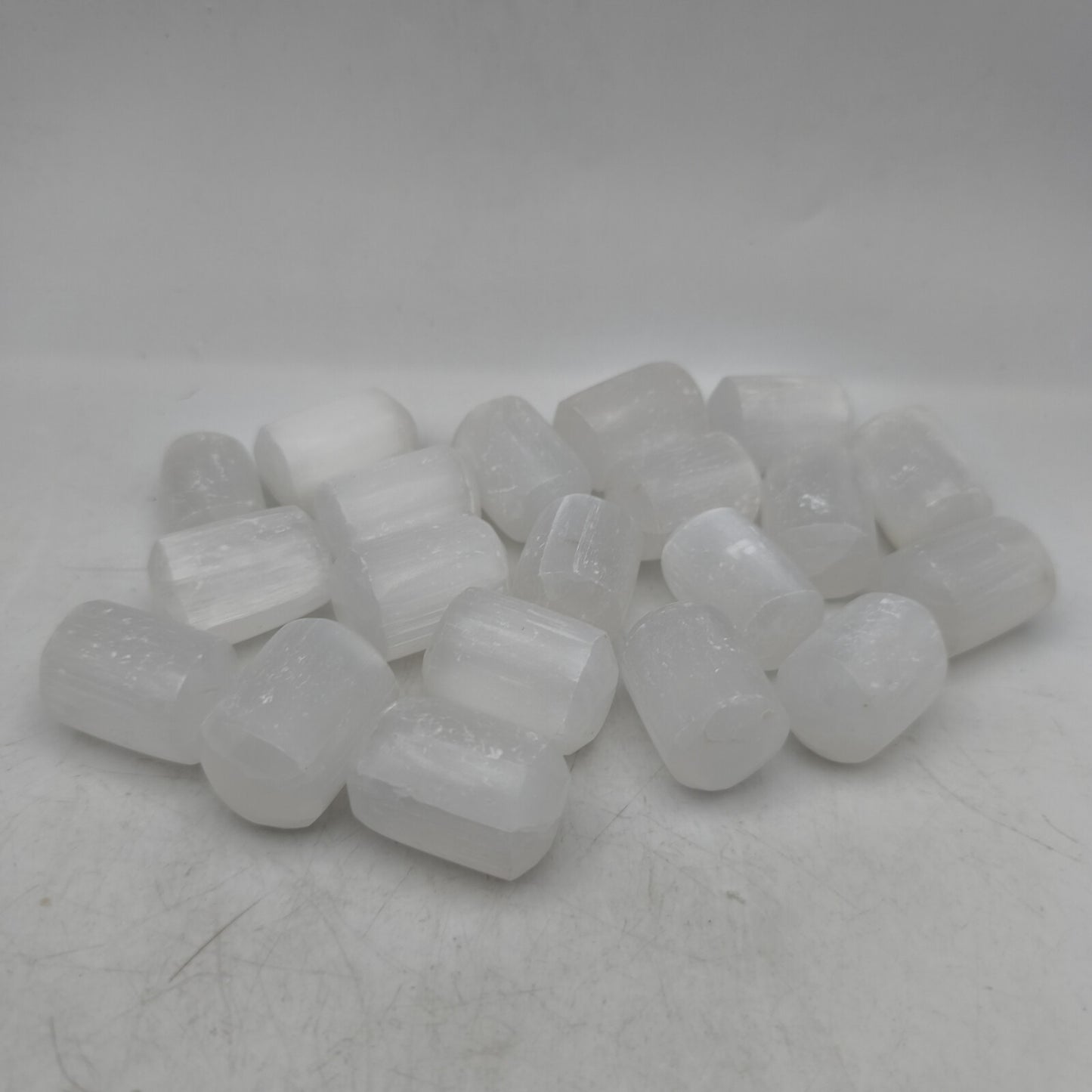 Pierres Roulées - Selenite blanche