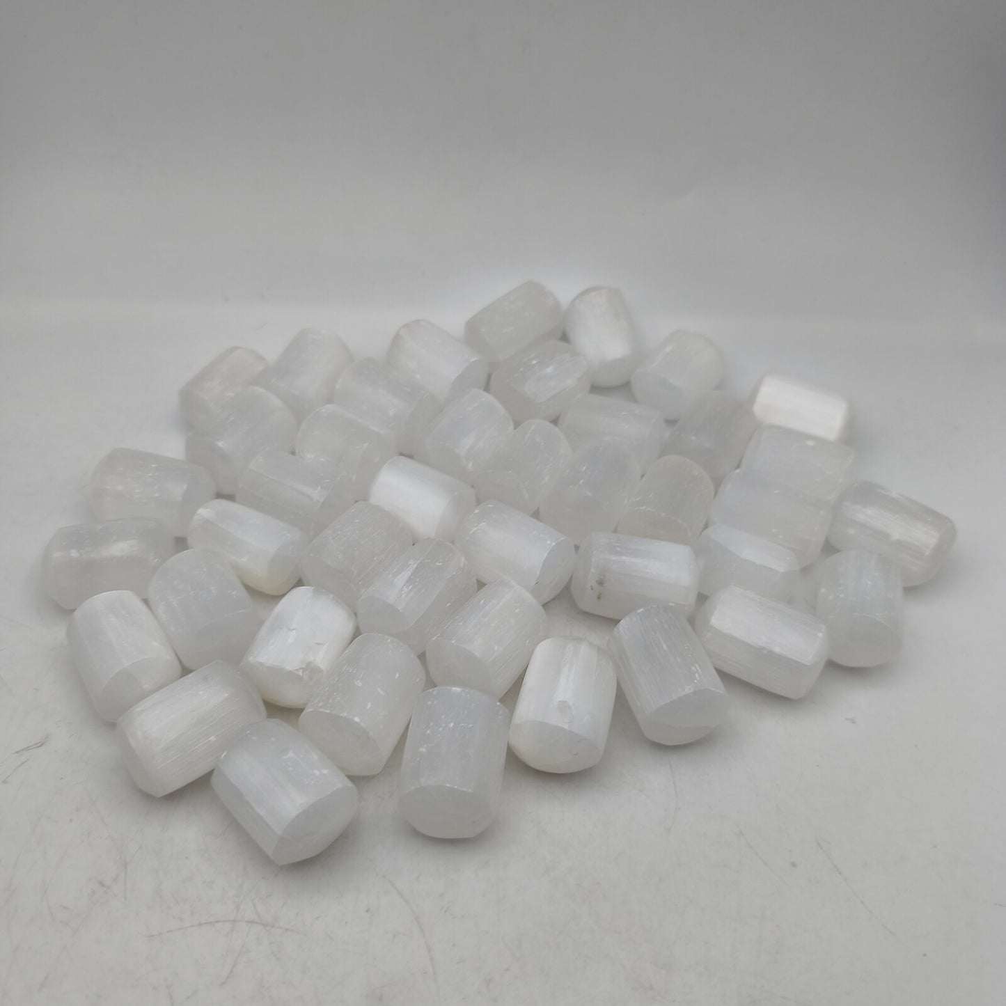 Pierres Roulées - Selenite blanche