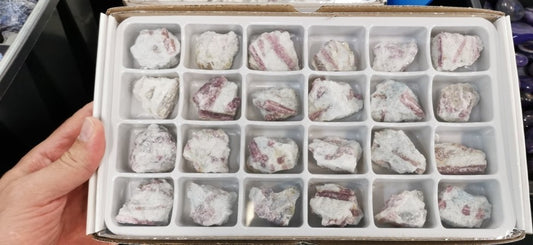 Flat/carton 24 pièces - Tourmaline rose sur quartz