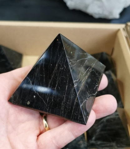 Pyramides - Tourmaline Noire