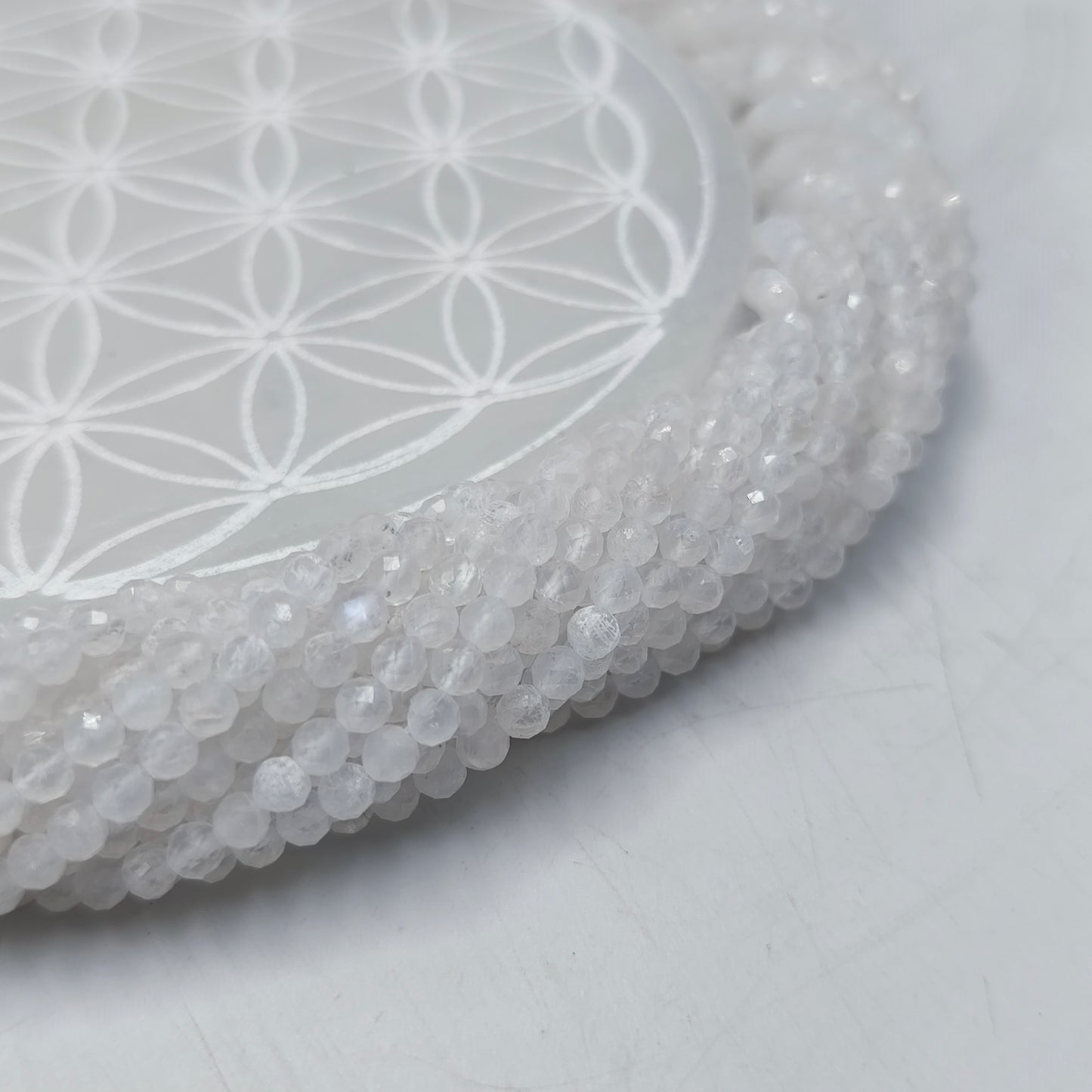 Rang facetté - Pierre de lune blanche (4 mm)