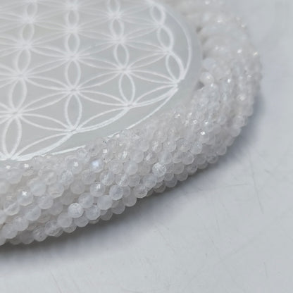 Rang facetté - Pierre de lune blanche (4 mm)