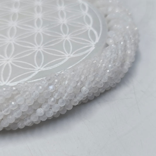 Rang facetté - Pierre de lune blanche (4 mm)