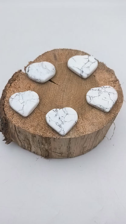 Petit Coeur PLAT- Howlite - Taille M