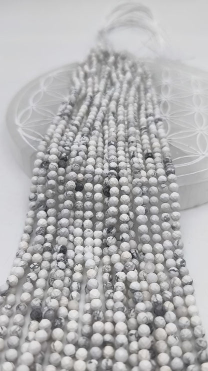 Rang de perles facettées - Howlite (4 mm)