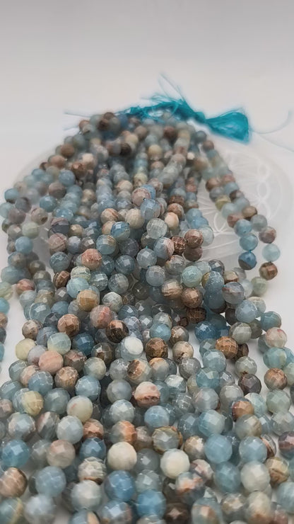 Rang de perles facettées - Calcite bleue (8 mm)