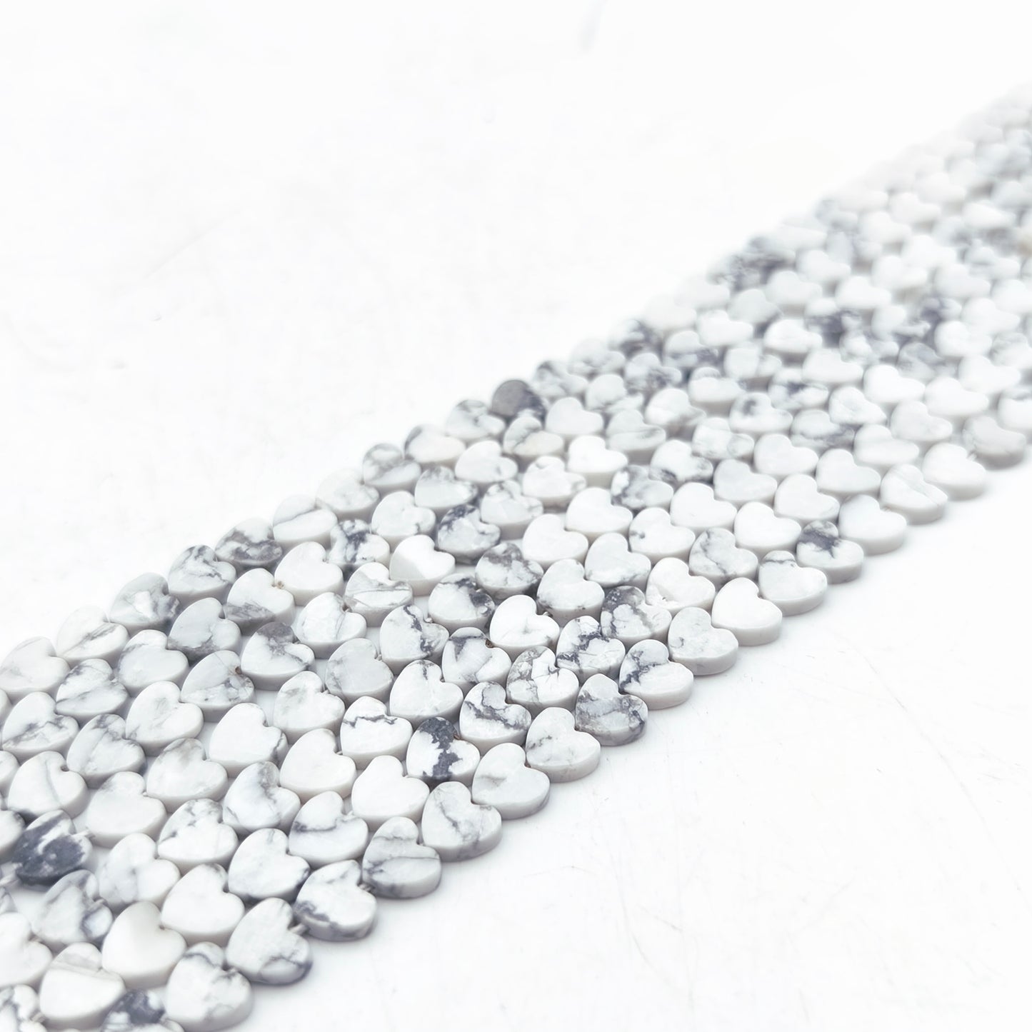Rang de perles cœur - Howlite (6 mm)