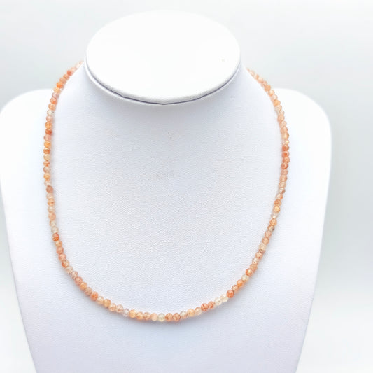 Collier perles facettées - Pierre de soleil (3 mm)
