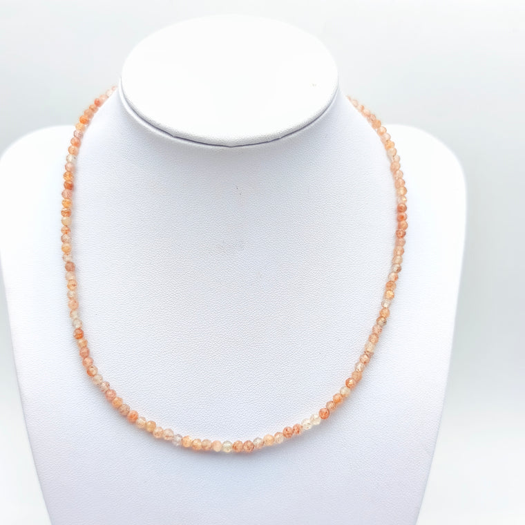 Collier perles facettées - Pierre de soleil (3 mm)